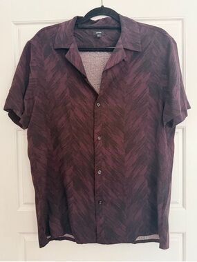 EXPRESS Men's Short-Sleeve Button-Up Shirt in Burgundy
